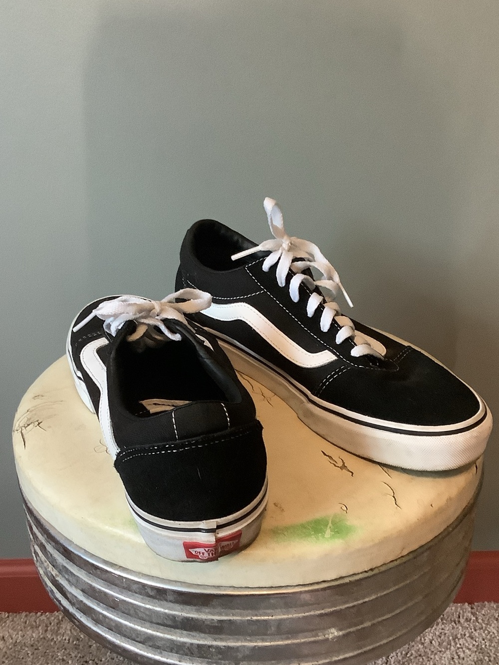 Vans Black and White Mens Size 9 Low-Top Skate Sneakers